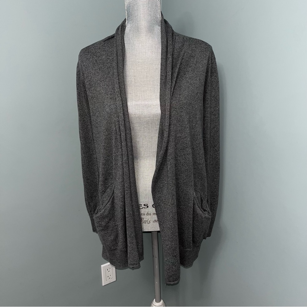 WILFRED aritzia Cardigan with SILK & CASHMERE grey office wear womens size small
